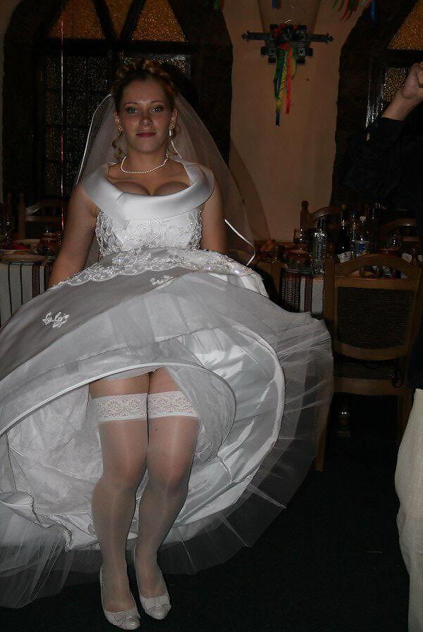 花嫁のスカートの中 3
 #409547