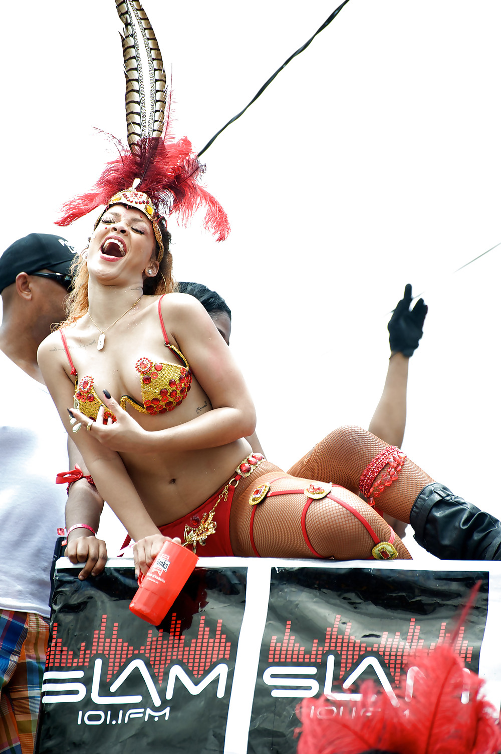 Beaucoup Rihanna De Cul Kadoomant Jour Défilé à Barbade #7659504