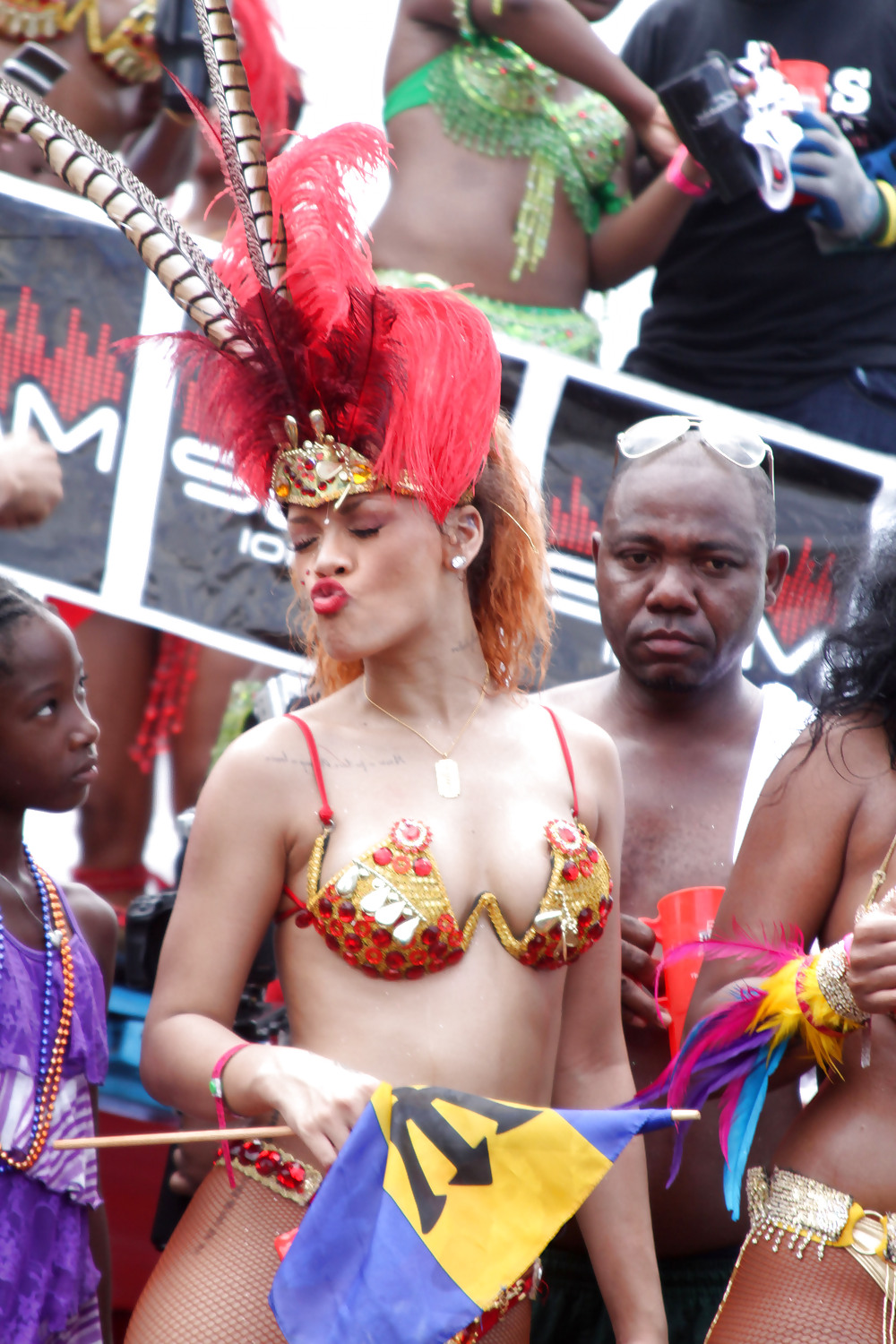 Beaucoup Rihanna De Cul Kadoomant Jour Défilé à Barbade #7659573