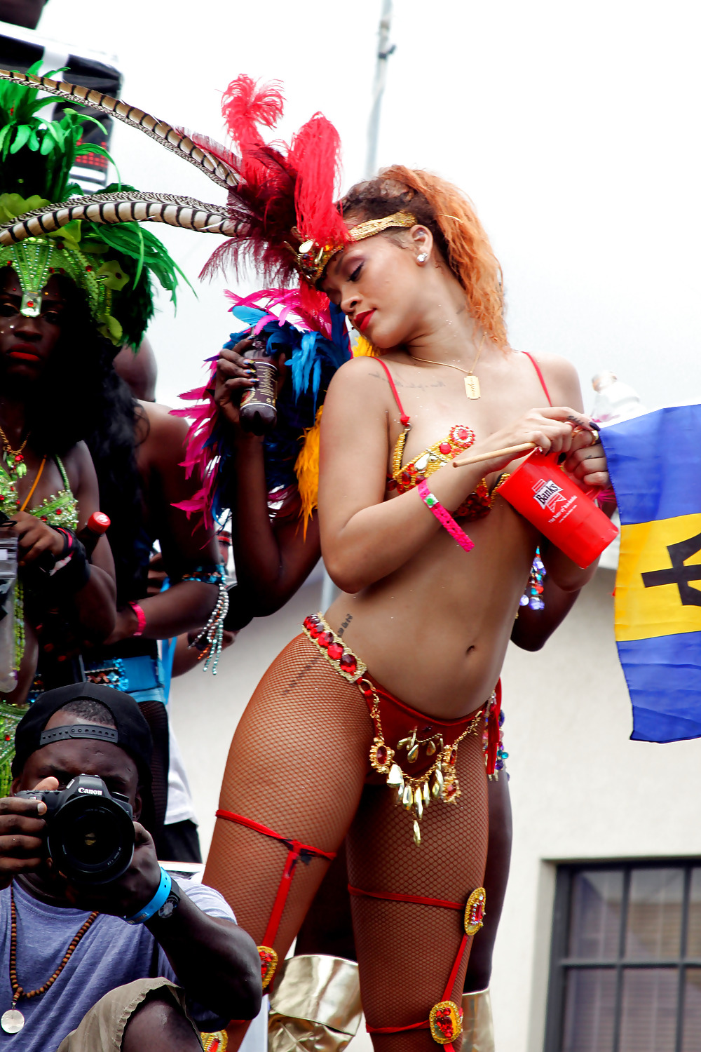 Rihanna un sacco di culo kadoomant day parade in barbados
 #7659703