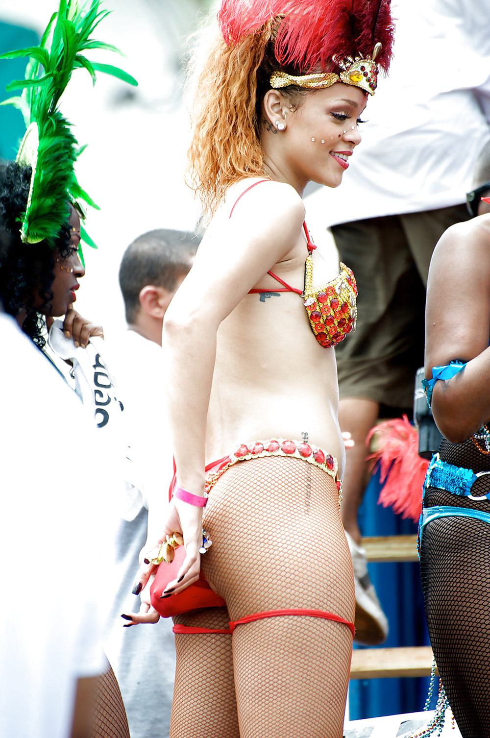 Beaucoup Rihanna De Cul Kadoomant Jour Défilé à Barbade #7659755