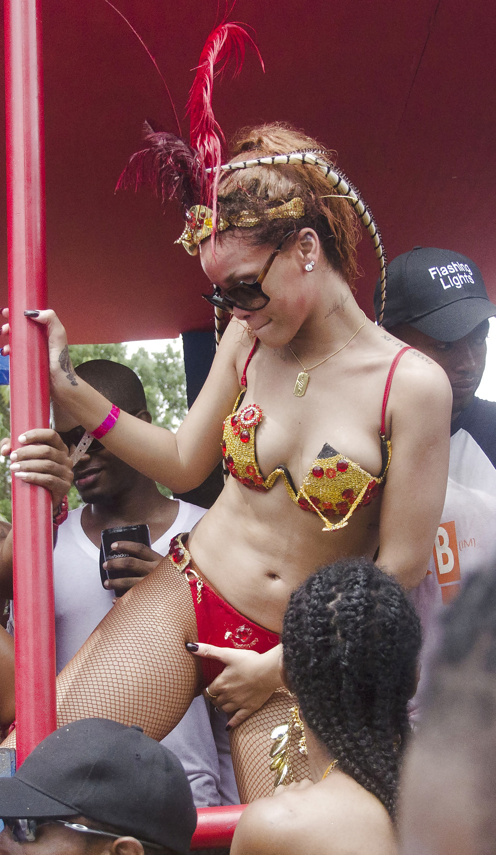 Beaucoup Rihanna De Cul Kadoomant Jour Défilé à Barbade #7659894