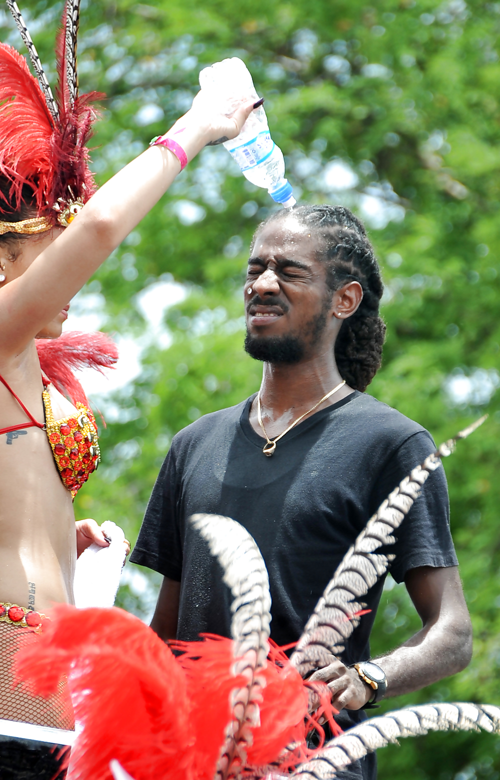Beaucoup Rihanna De Cul Kadoomant Jour Défilé à Barbade #7660102