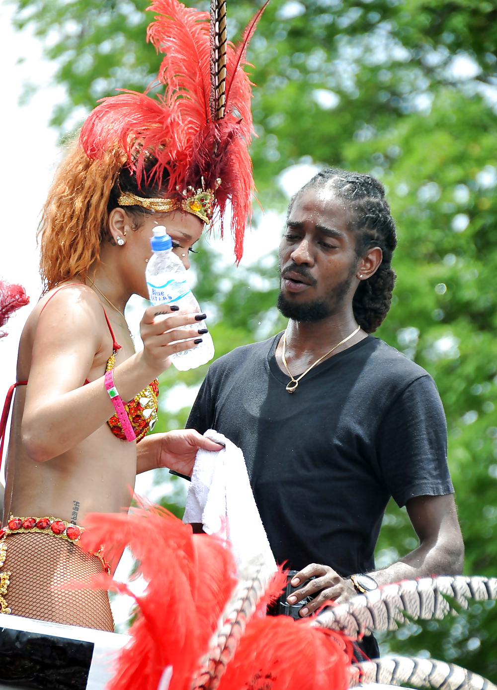 Rihanna Viele Kadoomant Tag Parade Ass In Barbados #7660125