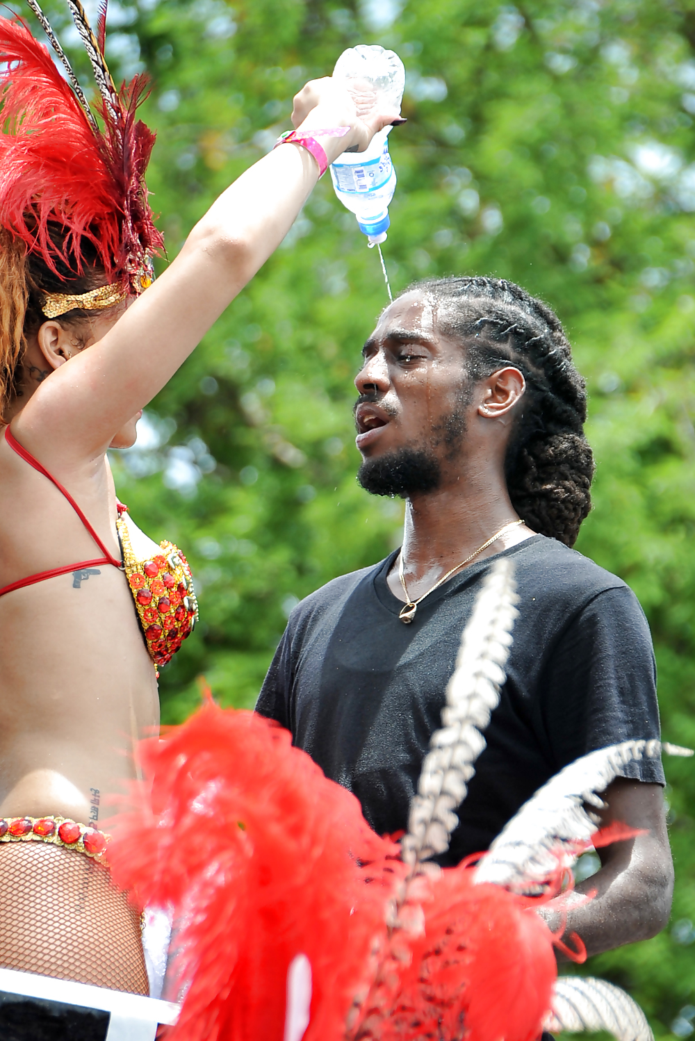 Beaucoup Rihanna De Cul Kadoomant Jour Défilé à Barbade #7660170