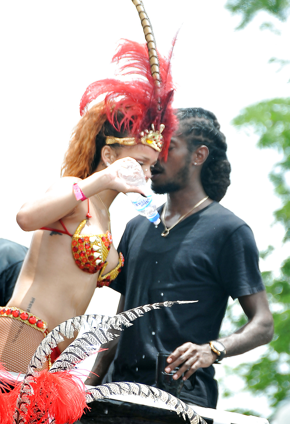 Rihanna un sacco di culo kadoomant day parade in barbados
 #7660182