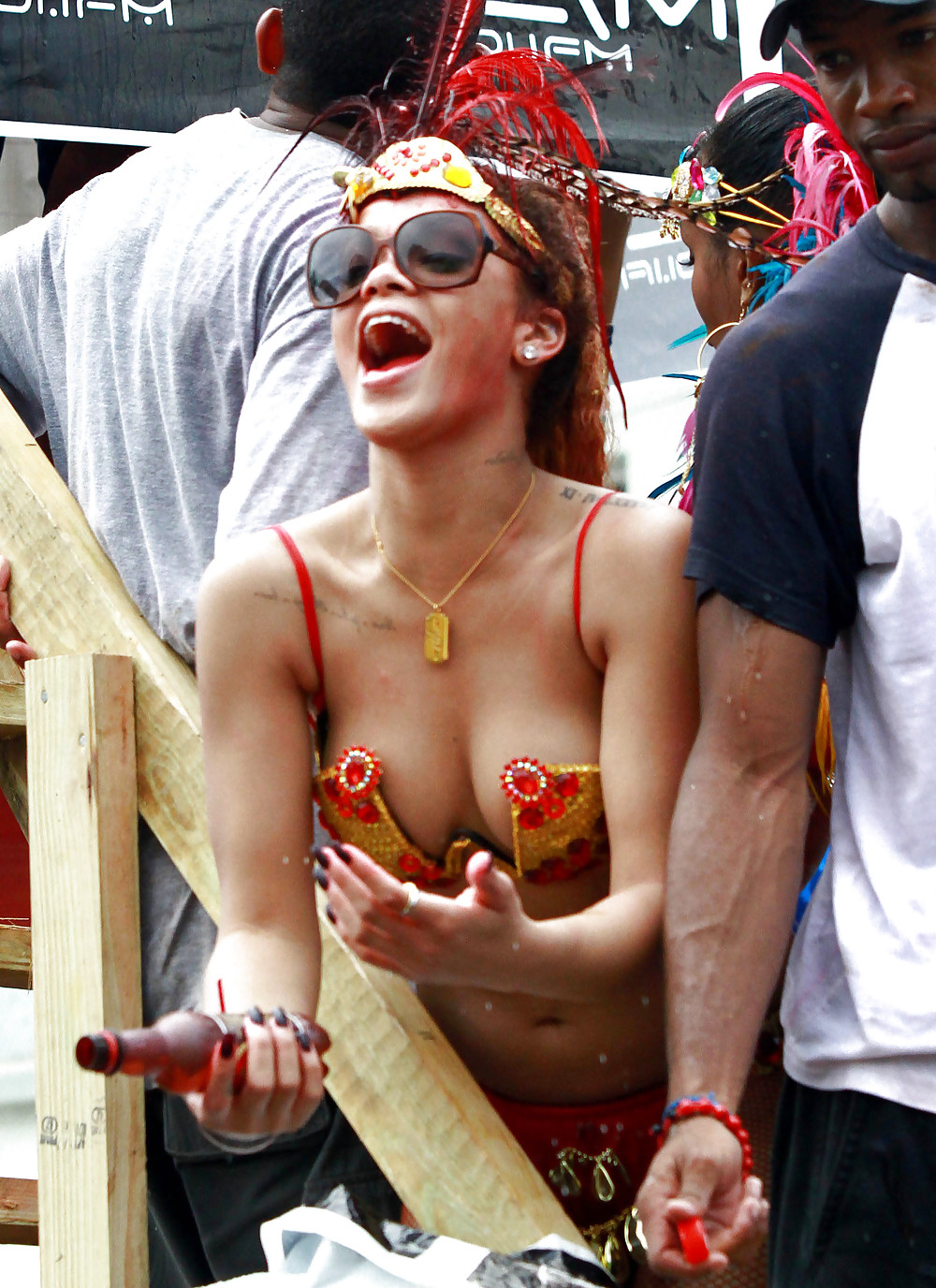 Rihanna Viele Kadoomant Tag Parade Ass In Barbados #7660282