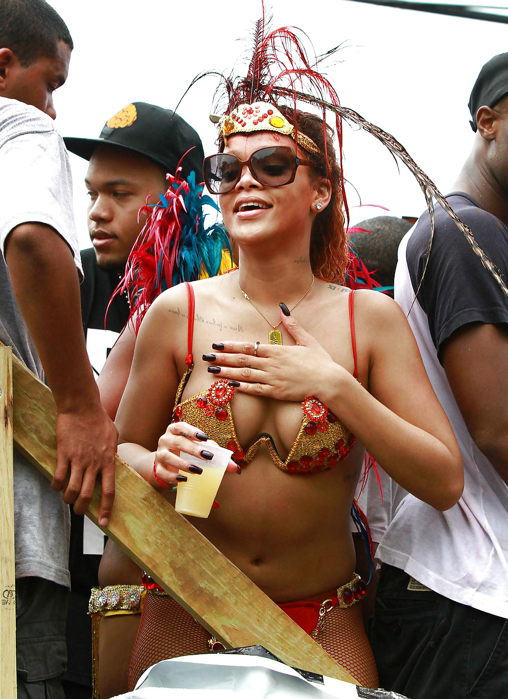 Beaucoup Rihanna De Cul Kadoomant Jour Défilé à Barbade #7660428
