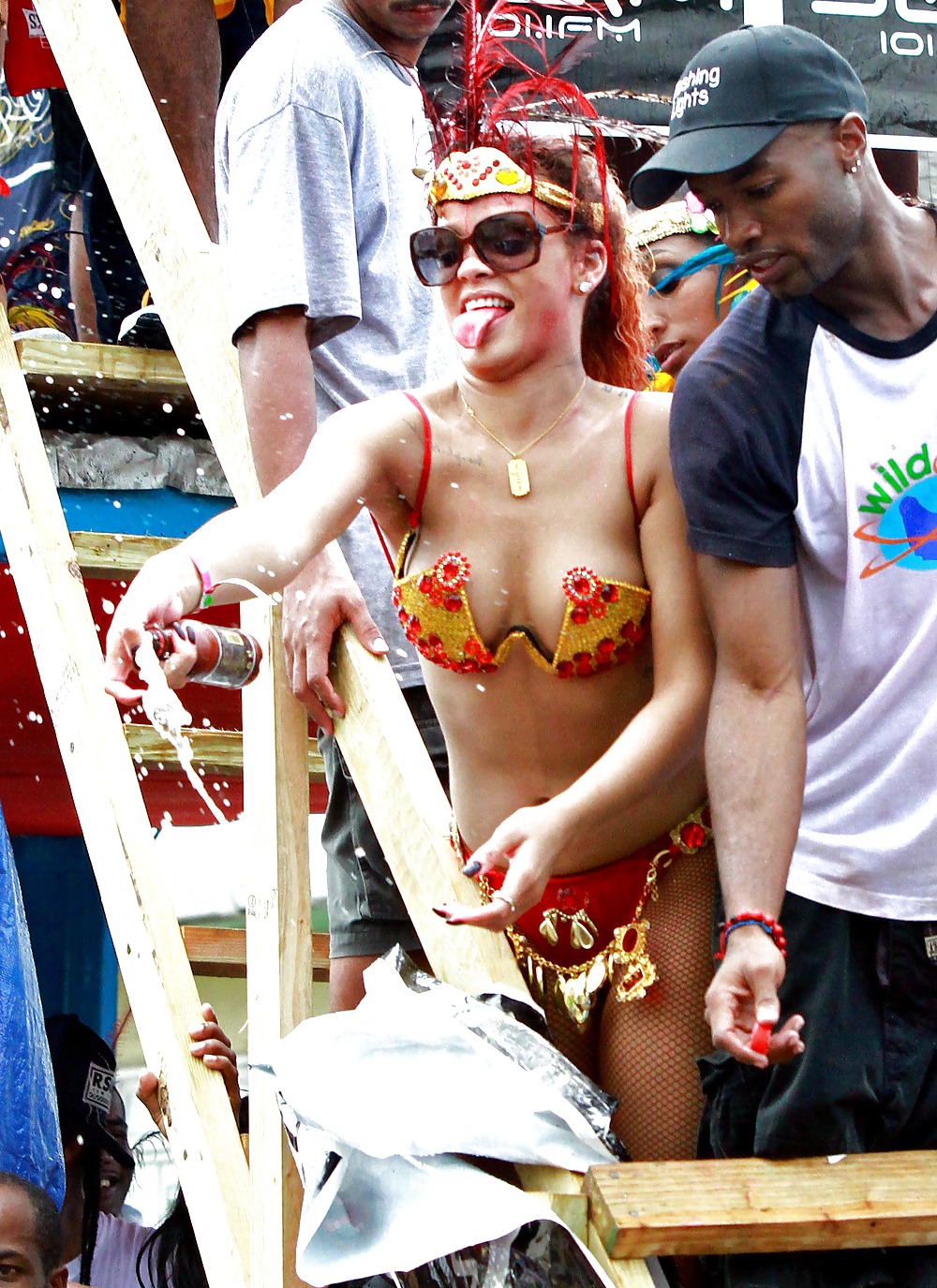 Rihanna Viele Kadoomant Tag Parade Ass In Barbados #7660467