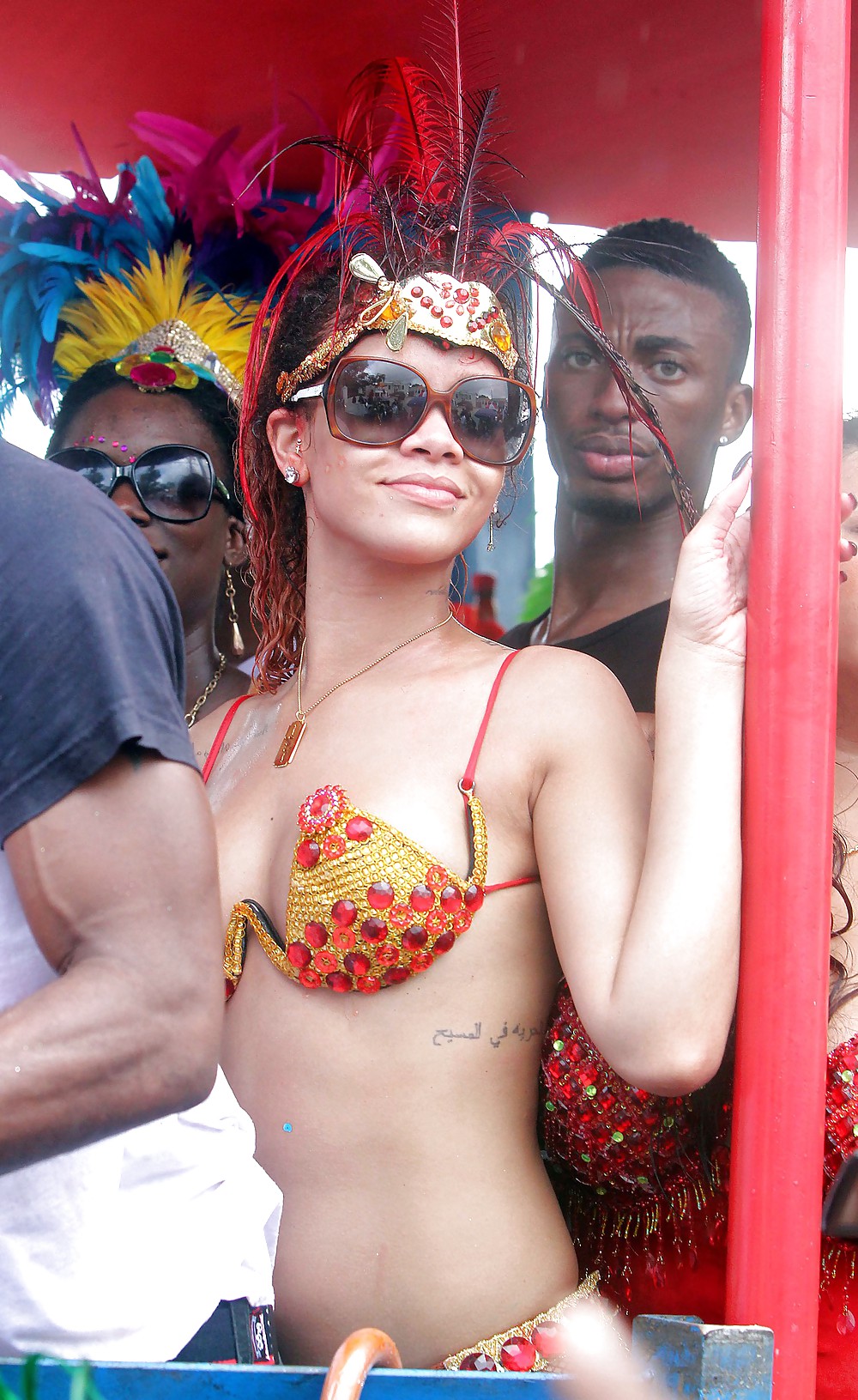 Rihanna Viele Kadoomant Tag Parade Ass In Barbados #7660497