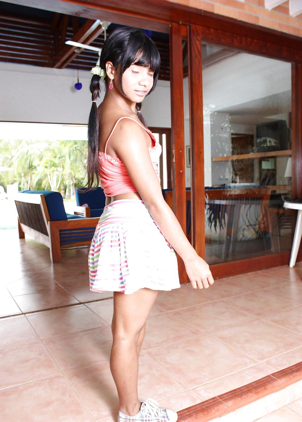 Charming tobie - stripping fuera de toda su ropa
 #3787981