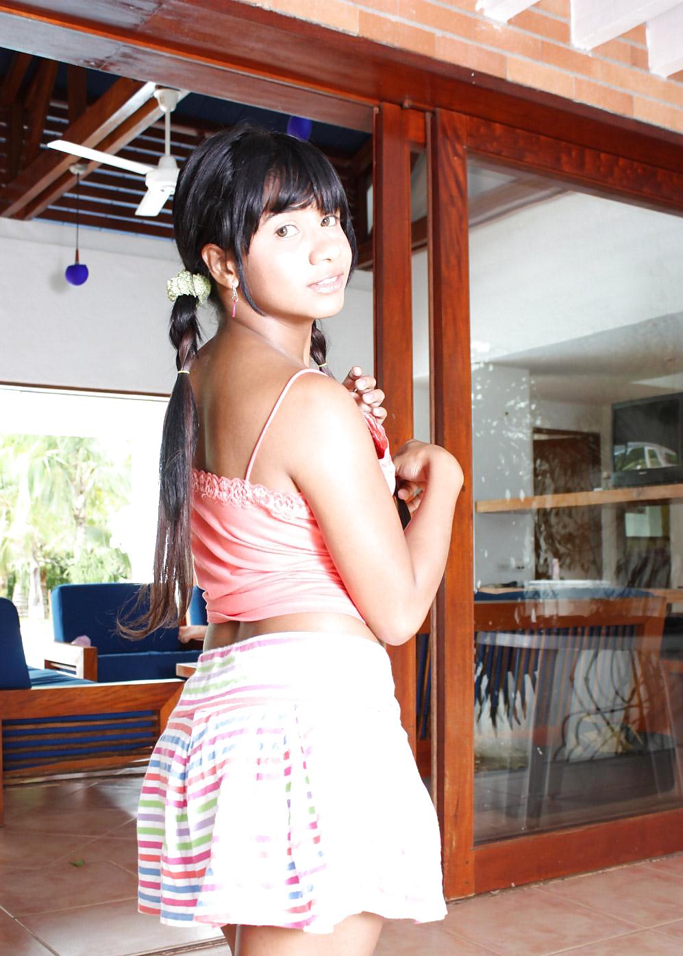 Charming tobie - stripping fuera de toda su ropa
 #3788004