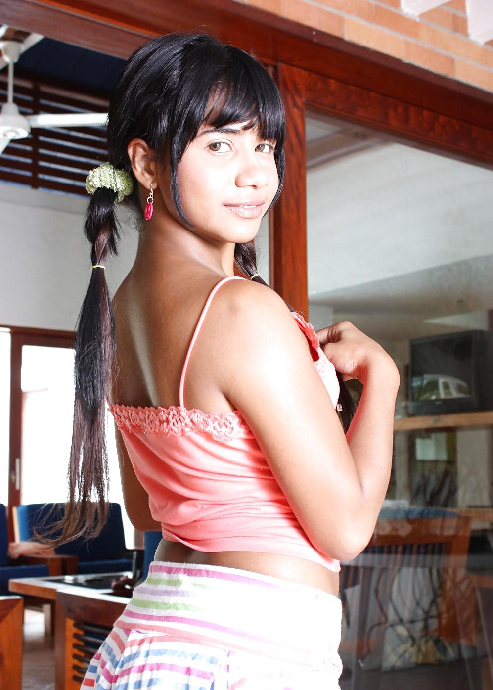 Charming tobie - stripping fuera de toda su ropa
 #3788022
