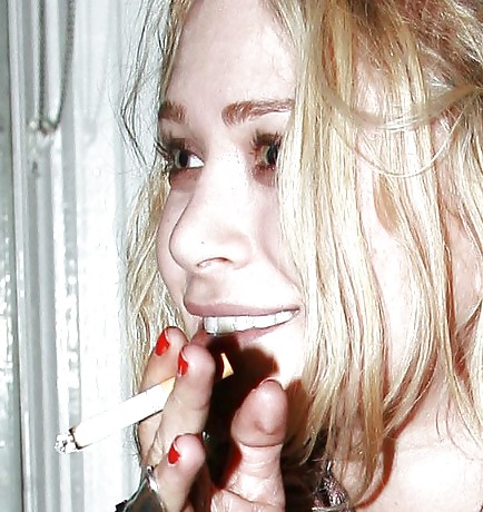 The Olsen Twins Want you to Know they Smoke. #5593963
