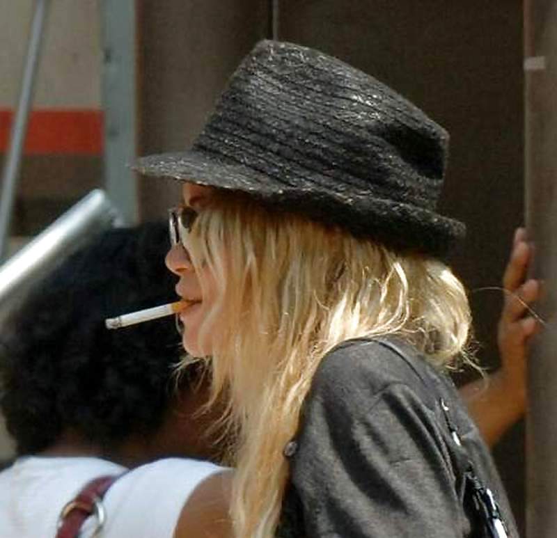 The Olsen Twins Want you to Know they Smoke. #5594126