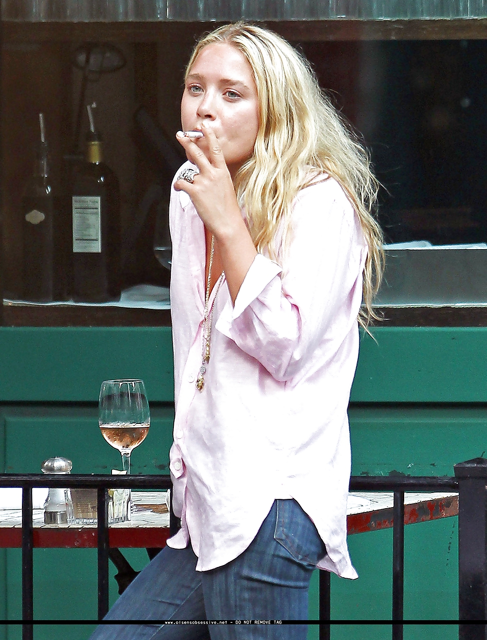 The Olsen Twins Want you to Know they Smoke. #5594260