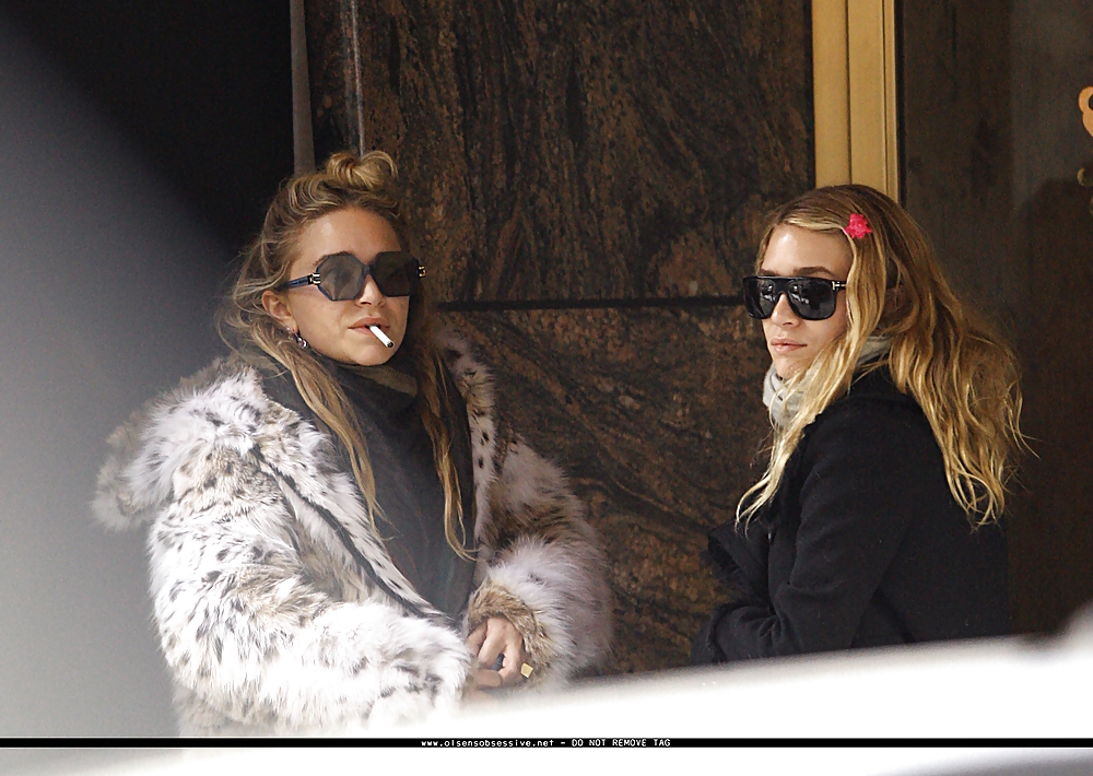 The Olsen Twins Want you to Know they Smoke. #5594324