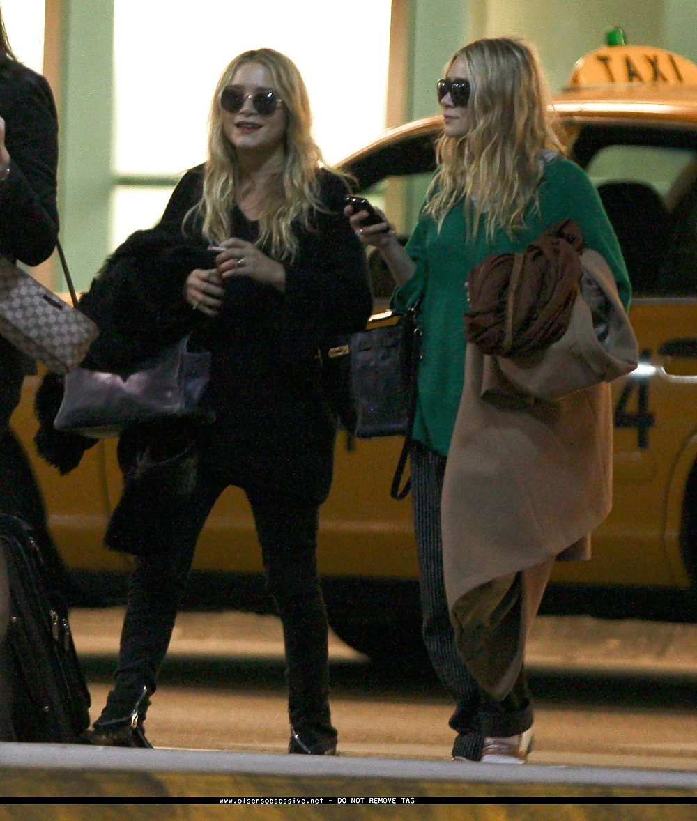The Olsen Twins Want you to Know they Smoke. #5594371