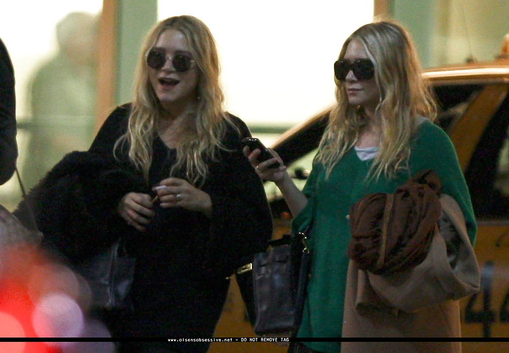 The Olsen Twins Want you to Know they Smoke. #5594402