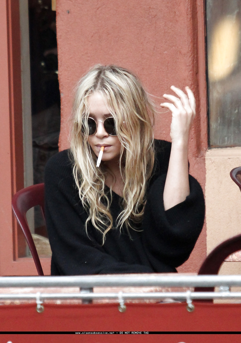 The Olsen Twins Want you to Know they Smoke. #5594501