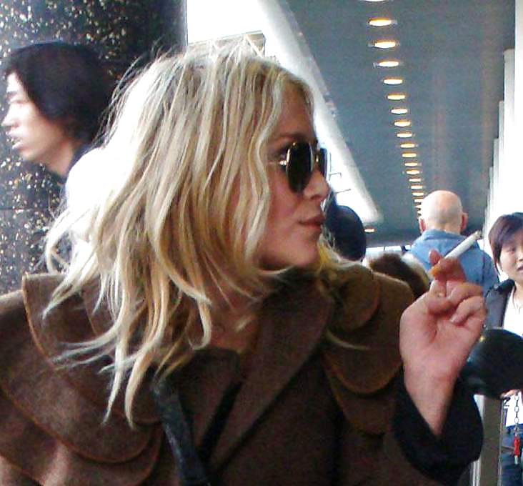 The Olsen Twins Want you to Know they Smoke. #5594593