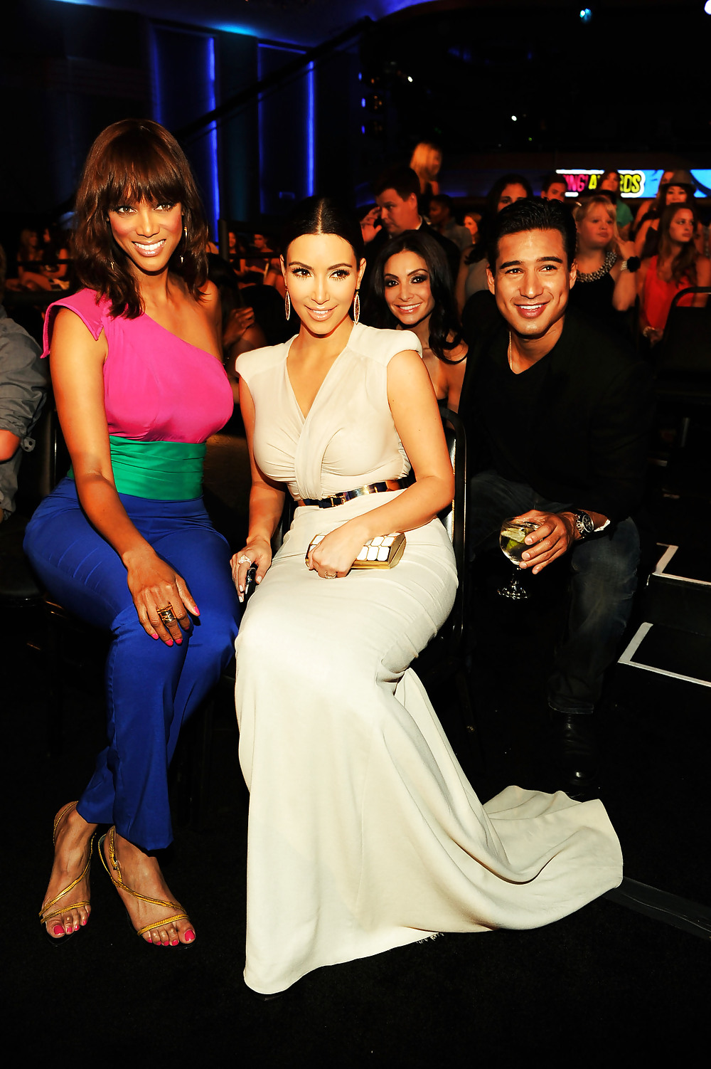 Kim Kardashian - 2011 VH1 Faire Quelque Chose Récompenses #5195694