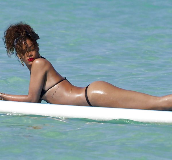 Rihanna High in Hawaii  #6907582