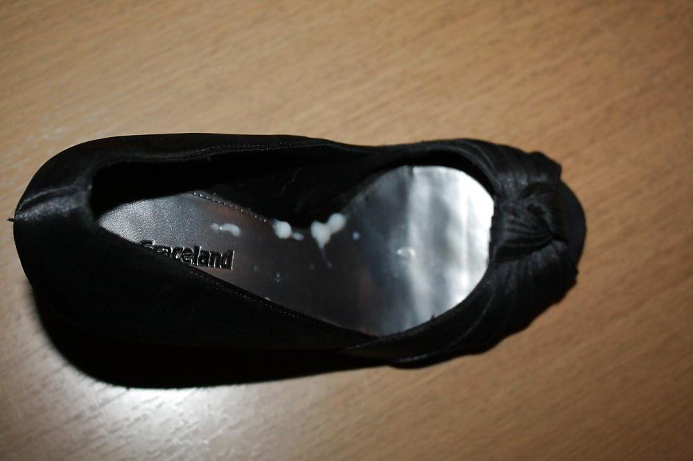 Bekannte (22) laesst high heels im flur stehen ... peep toe
 #1273164