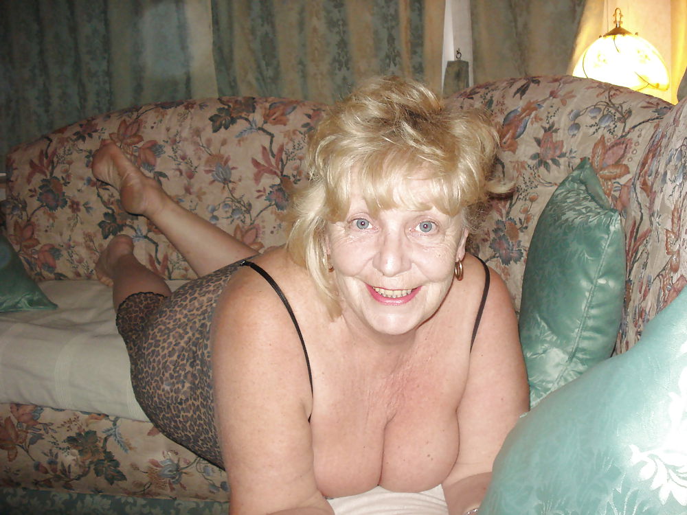 Reife Mamas  old fashioned moms #9915260