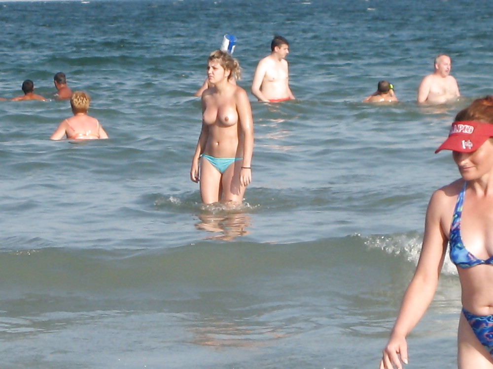 La mare si pe terasa blocului  #9874037