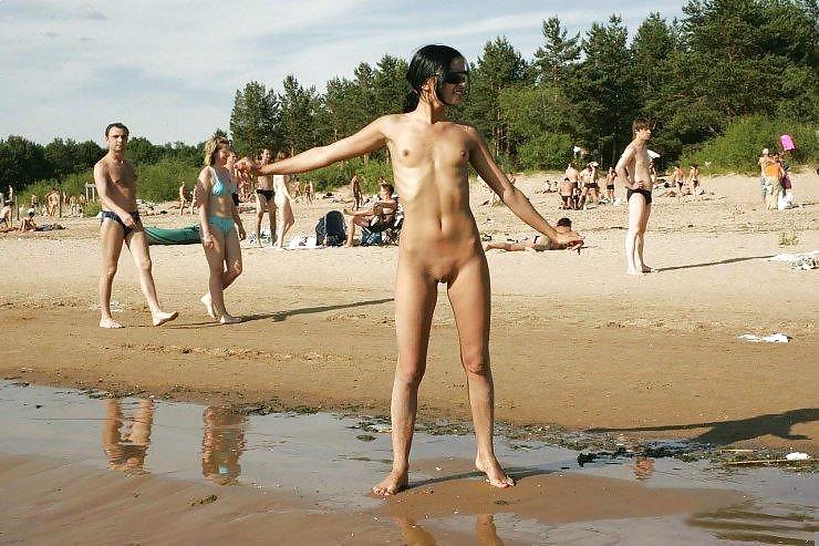 Sono un nudista sulla spiaggia
 #1880965