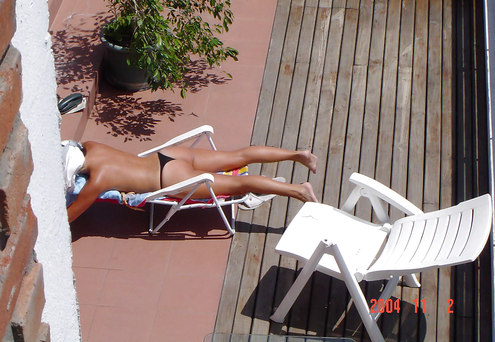 La putita de mi vecina tomando sol (La putita de mi vecina tomando sol)
 #16905853