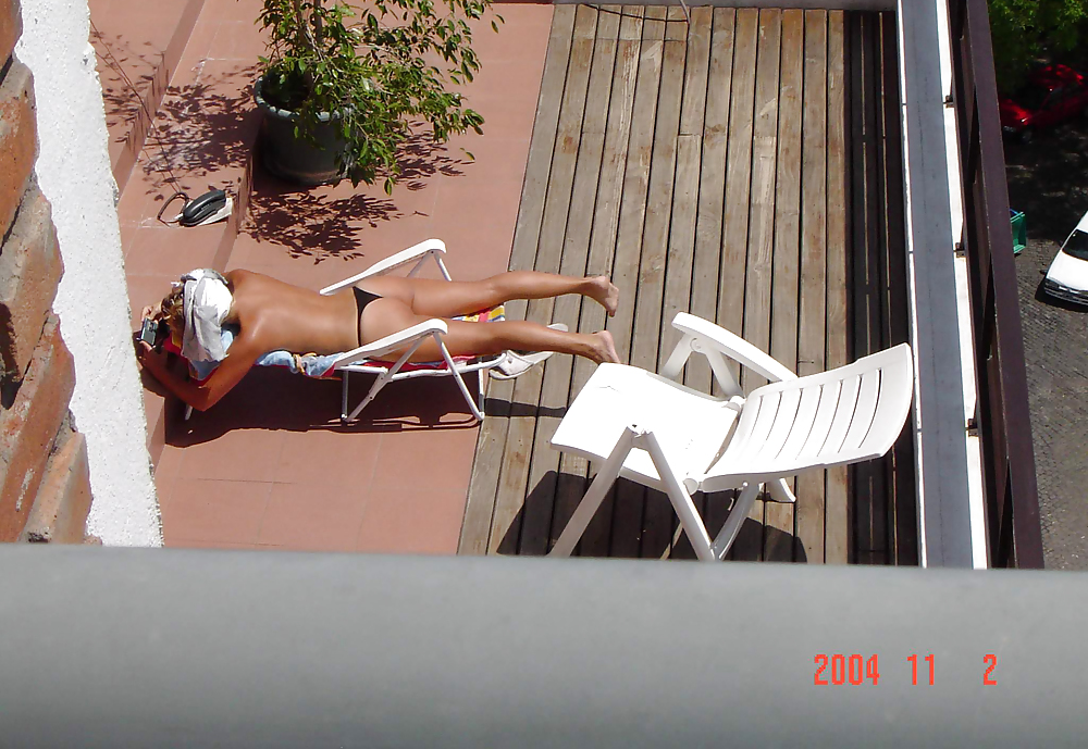 La putita de mi vecina tomando sol (La putita de mi vecina tomando sol)
 #16905875