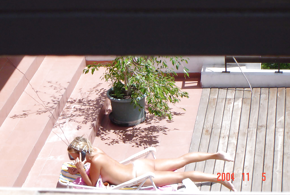 La putita de mi vecina tomando sol (La putita de mi vecina tomando sol)
 #16906011