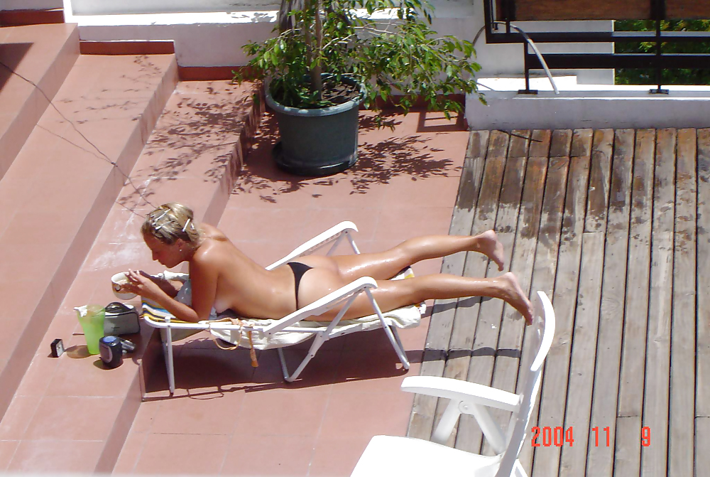 La putita de mi vecina tomando sol (La putita de mi vecina tomando sol)
 #16906125