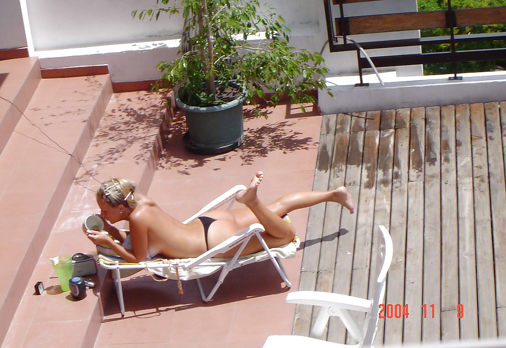 La putita de mi vecina tomando sol (La putita de mi vecina tomando sol)
 #16906210