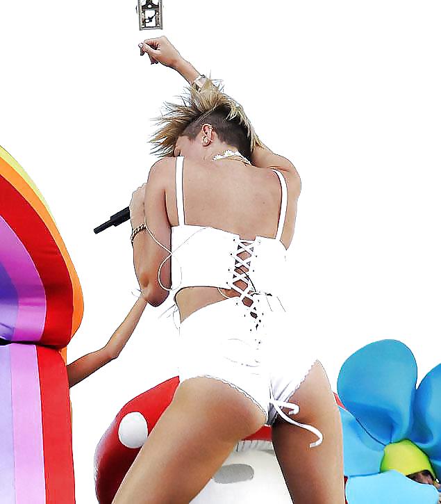 Miley cyrus la salope qui me fait bander en ce moment
 #21512548