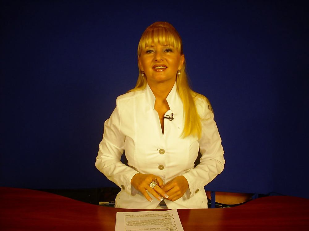 Big Tit Ungarisch Nachrichtensprecher Zsuzsa Hron #3475439