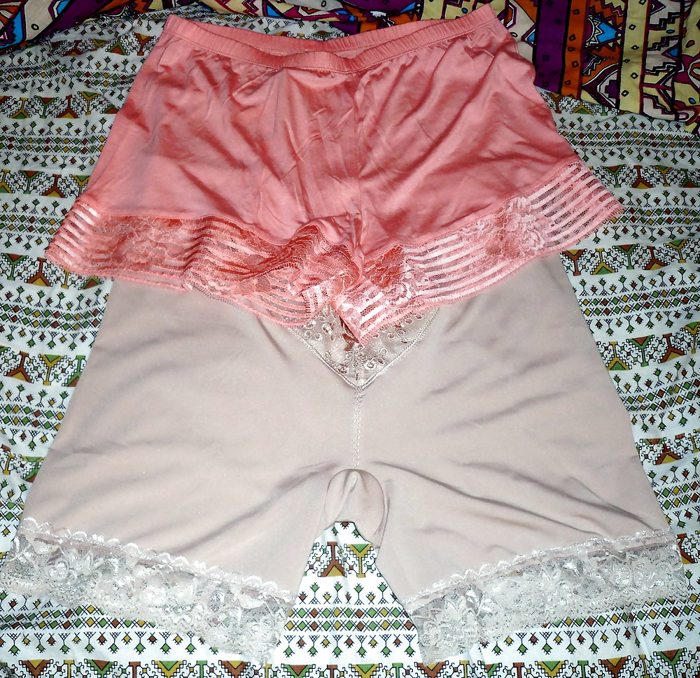 Le calze vintage e il culo rotondo di Pushuna
 #22751308