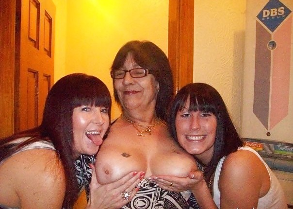 Wer Gewinnt Mutter Tochter Freunde Vs Ausgezogen Angezogen? #7516664