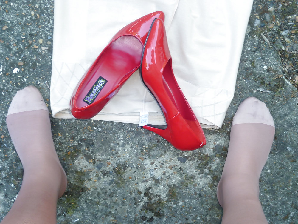 Alte Rote Kleidung, Neue Rote Schuhe. #5454800