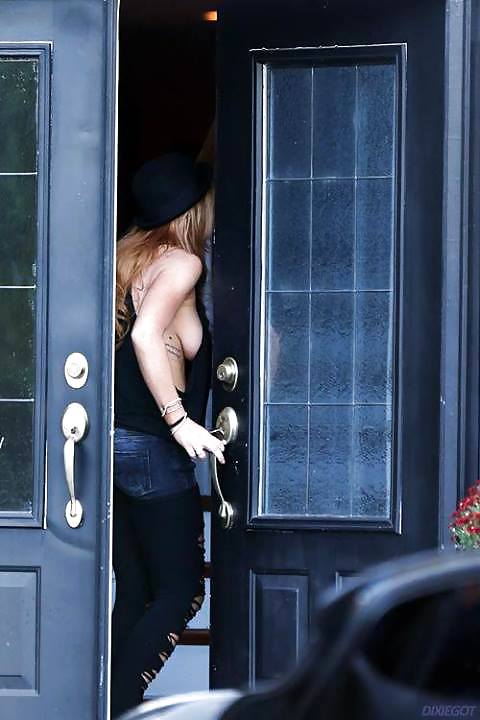Lindsay Lohan ... Sideboob In Black Shirt #19802373