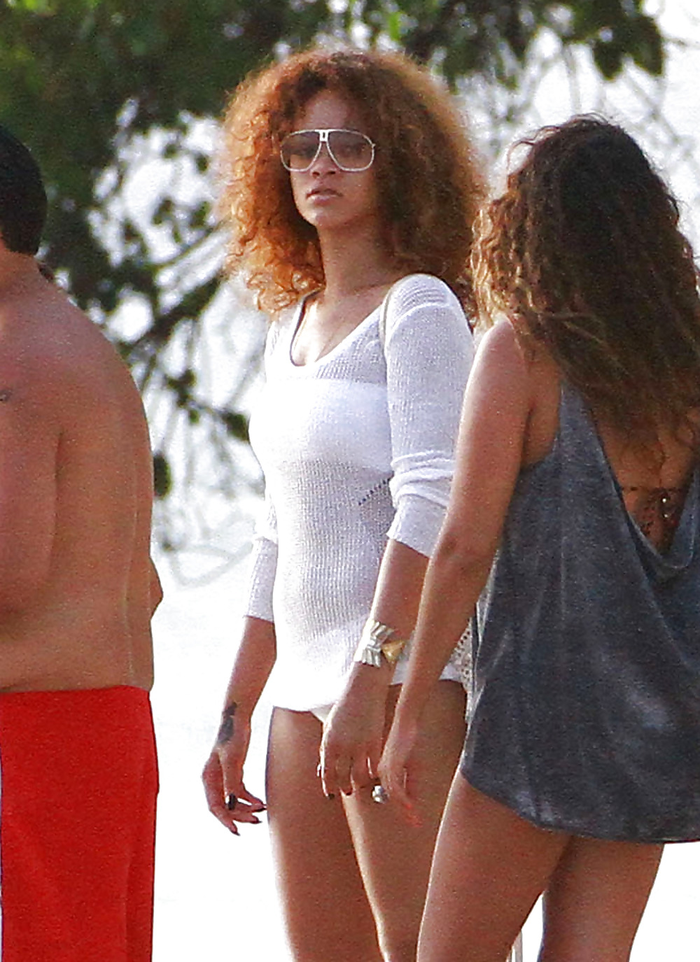 Rihanna bikini candids sulla spiaggia in barbados
 #4981168