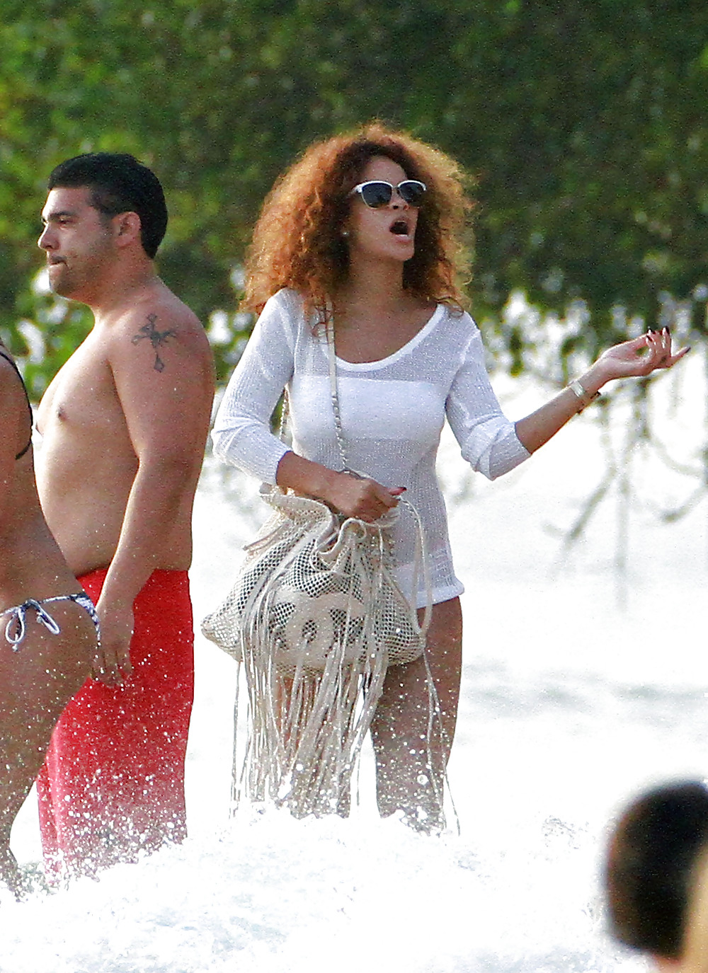 Rihanna bikini candids sulla spiaggia in barbados
 #4981205