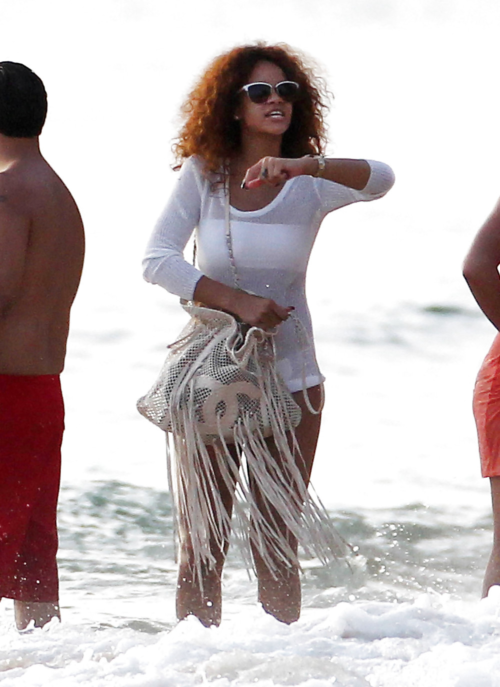 Rihanna bikini candids en la playa en barbados
 #4981705