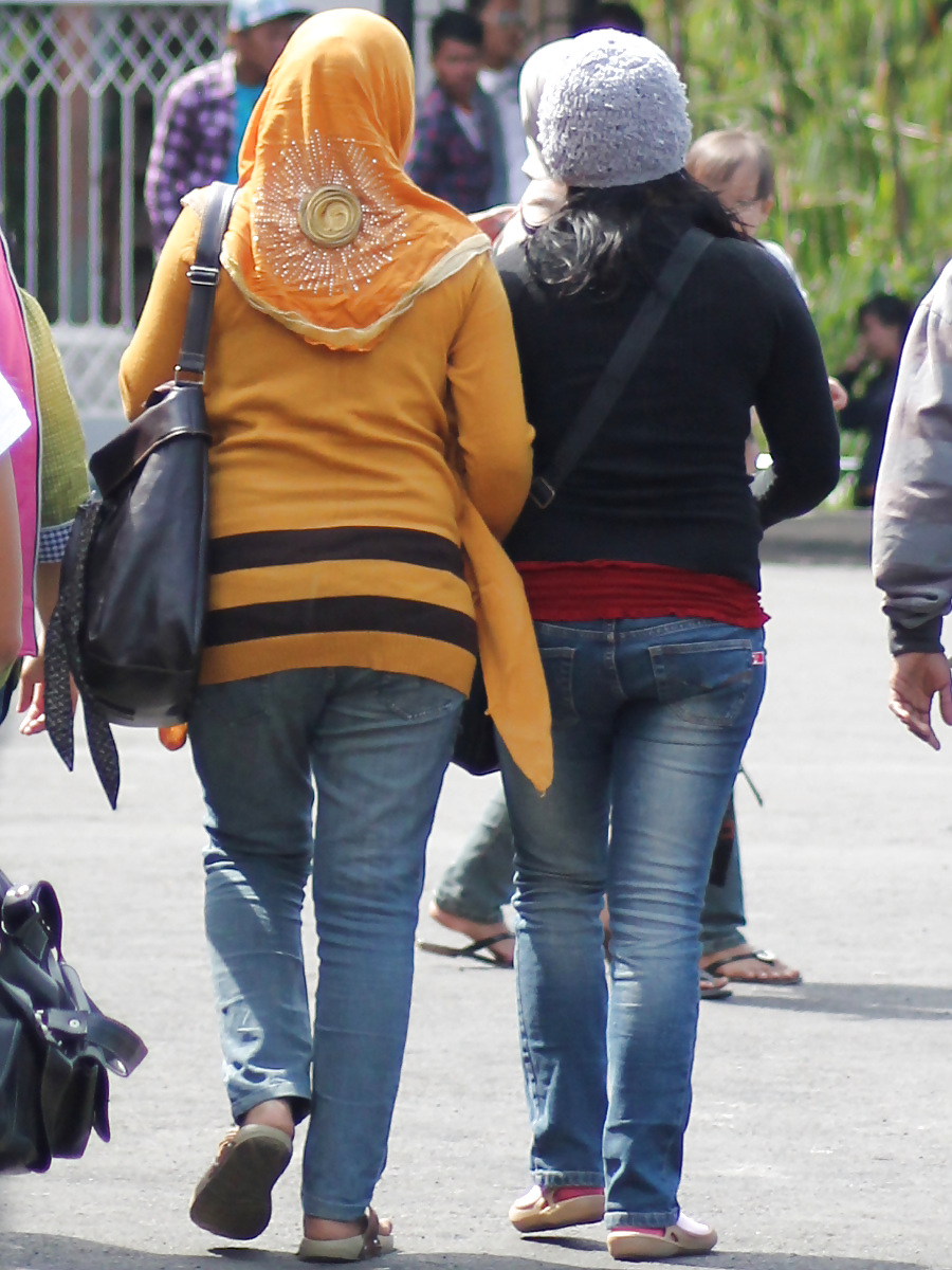 Sexy Teen In Hijab & Tigh Jeans #13326802