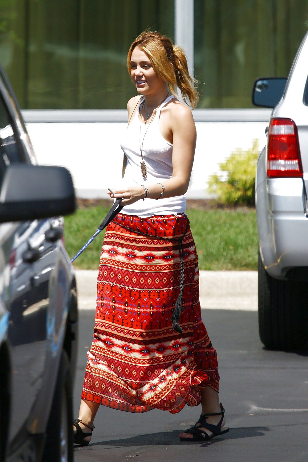 Miley Cyrus Braless Candids in Orchard Lake #4980283