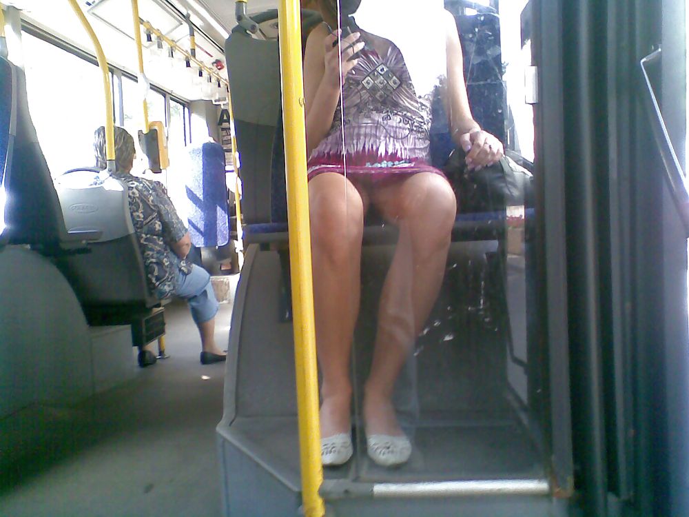 Upskirt in autobus
 #9082158