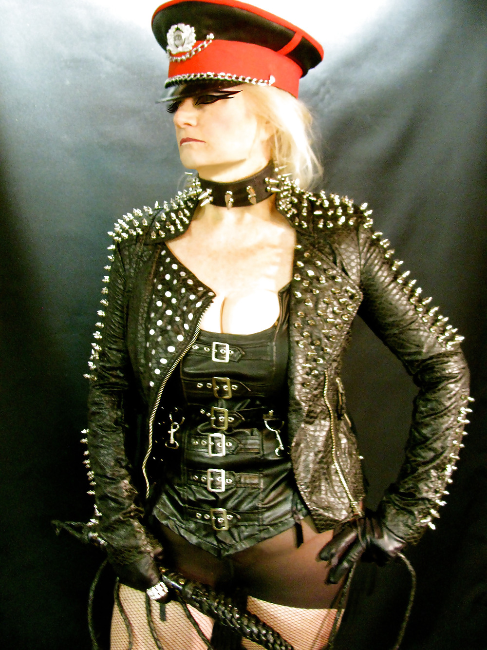 GRANNY LEATHER FETISH DOMME #21192853