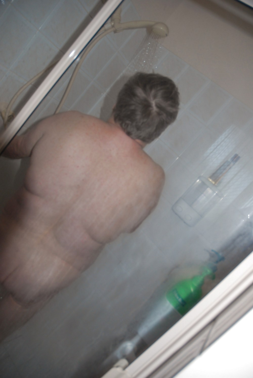 シャワーを浴びる
 #2209796